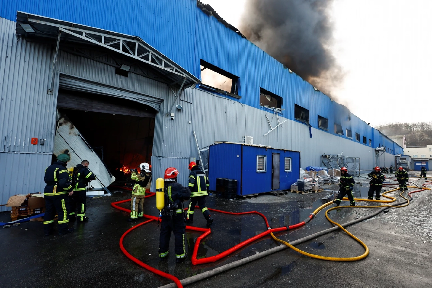 รัสเซียยิงขีปนาวุธกว่าร้อยลูกถล่มทั่วยูเครนครั้งใหญ่สุด