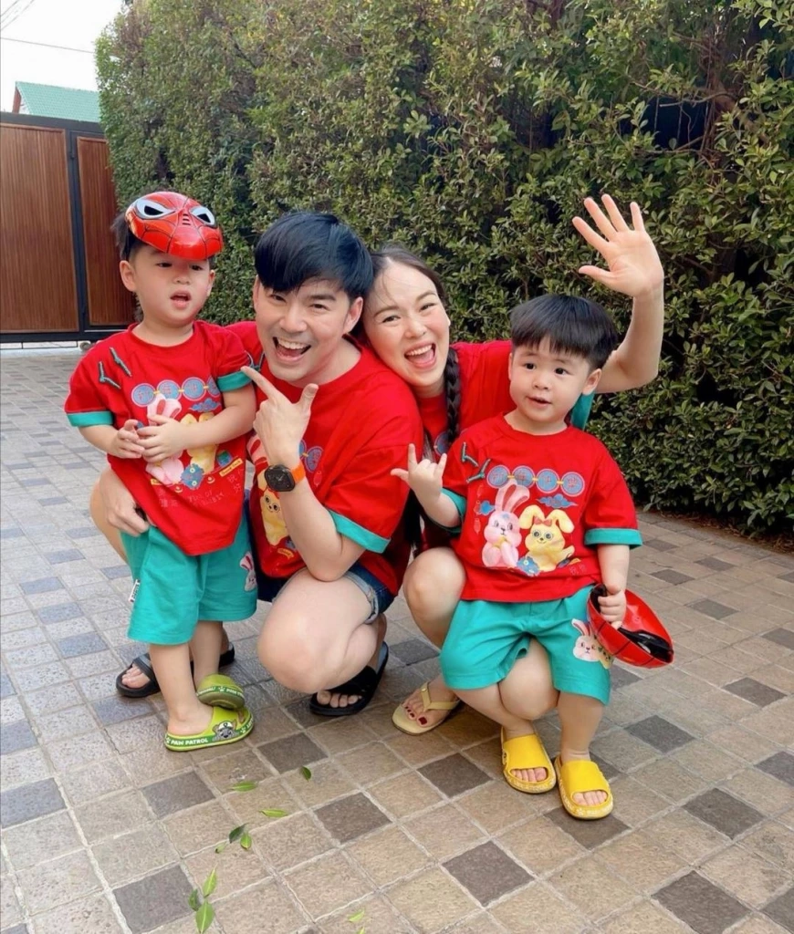 โซเชียลฮือฮา ฝาแฝด พี่ธีร์ น้องพีร์ อยู่บนฉลากใหม่ซีอิ๊วขาวเด็กสมบูรณ์