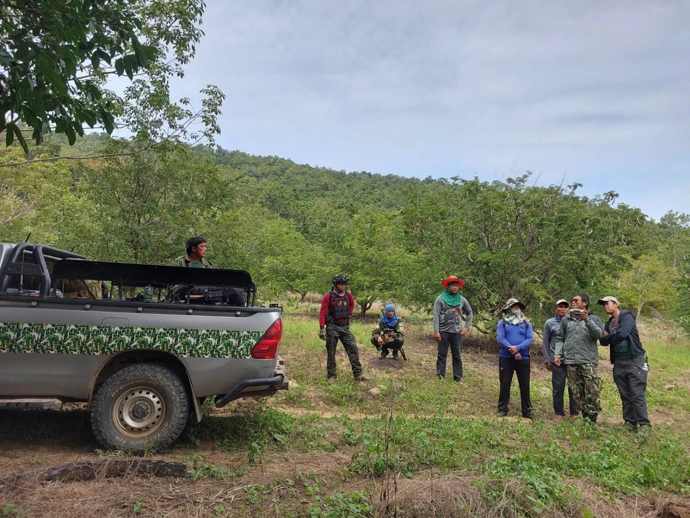 อุทยานระดมกำลัง ผลักดันช้างป่าทับลานที่บุกไร่ชาวบ้าน