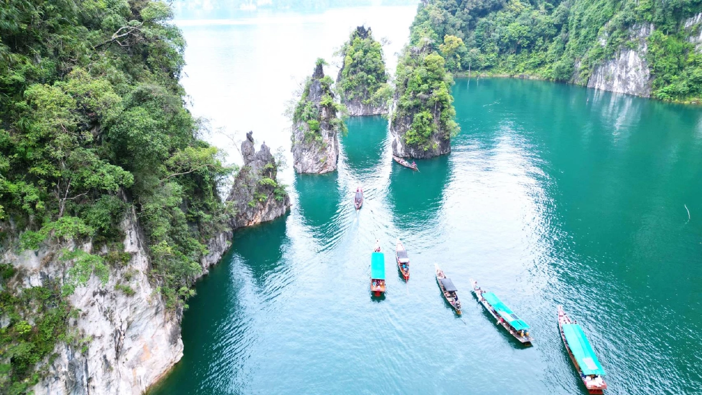 ชี้เป้าที่เที่ยว คนรักธรรมชาติห้ามพลาด ล่องเรือชมกุ้ยหลินเมืองไทย จ.สุราษฎร์ฯ