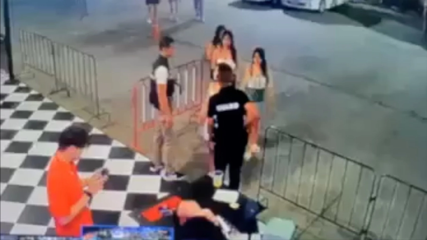 ภาพวงจรปิด "ร้านสุขสันต์ขอนแก่น" จับภาพ "สาว 17 ปี" ก่อนเข้าไปในร้าน