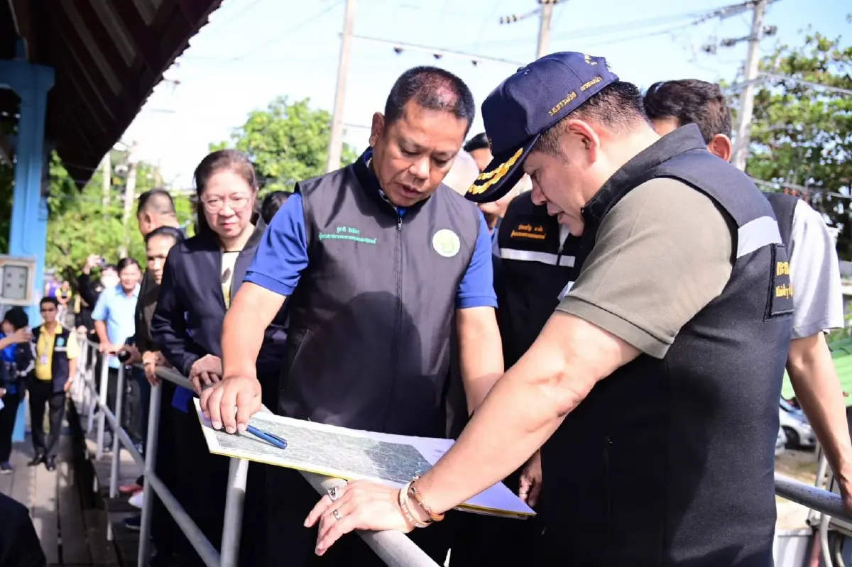 "รมว.เกษตรฯ" ลงพื้นที่ติดตามโครงการแก้ปัญหาประตูระบายน้ำคลองบางใหญ่