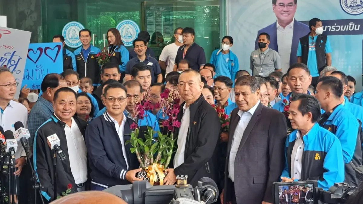 สู้ต่อ! "มาดามเดียร์" ขอทำตามฝันชิงหัวหน้าปชป. "เฉลิมชัย" ยังกั๊กขอคุยก่อน