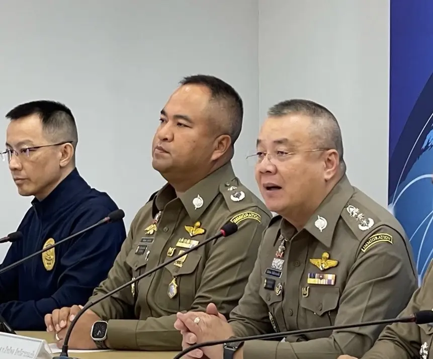 ตม.ซักสาวจีนไลฟ์สดซอยนานา พบแฝงขายของออนไลน์