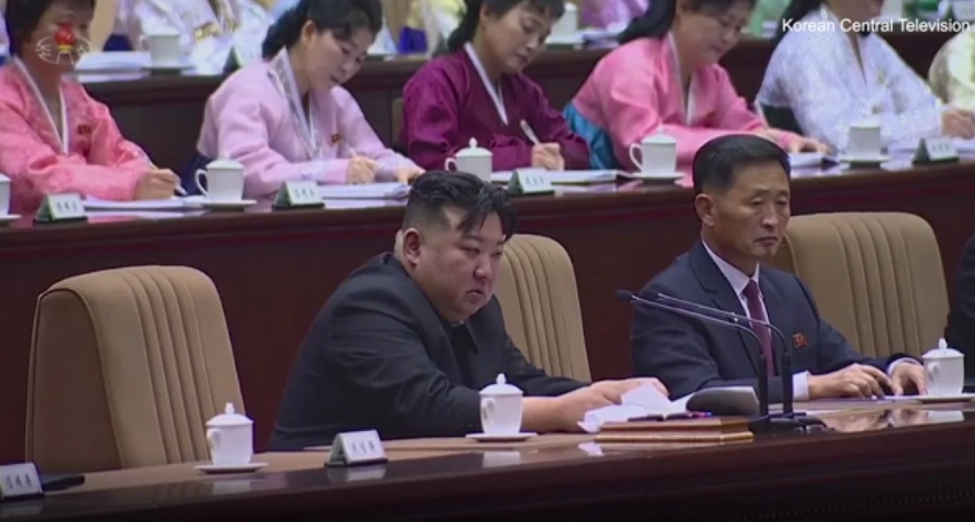 "คิมจองอึน" หลั่งน้ำตา ร้องขอให้ผู้หญิงเกาหลีเหนือช่วยมีลูก