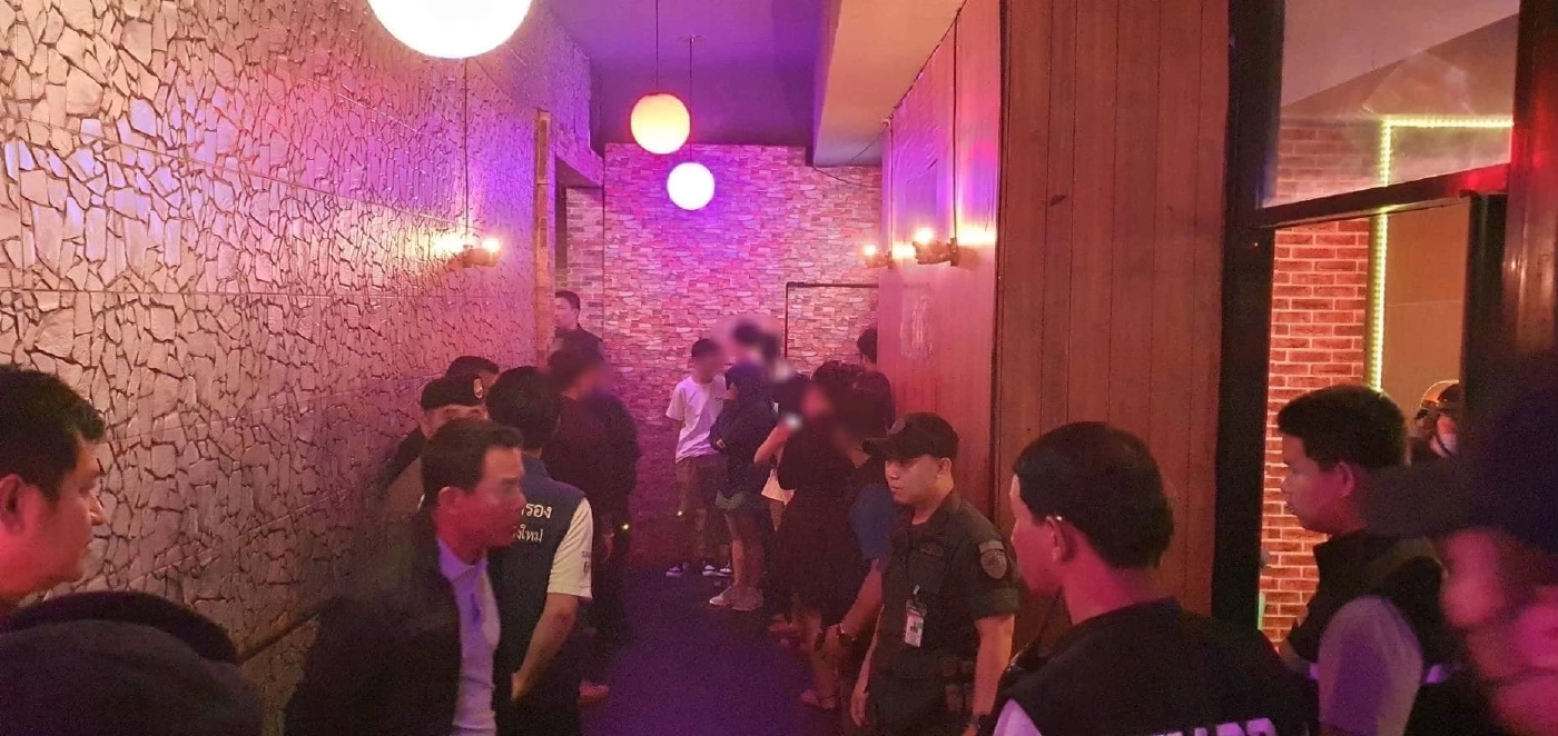 ตำรวจ-ปกครอง บุกตรวจผับดังเชียงใหม่ ปล่อยเด็กอายุต่ำกว่า 20 ปี เข้าใช้บริการ