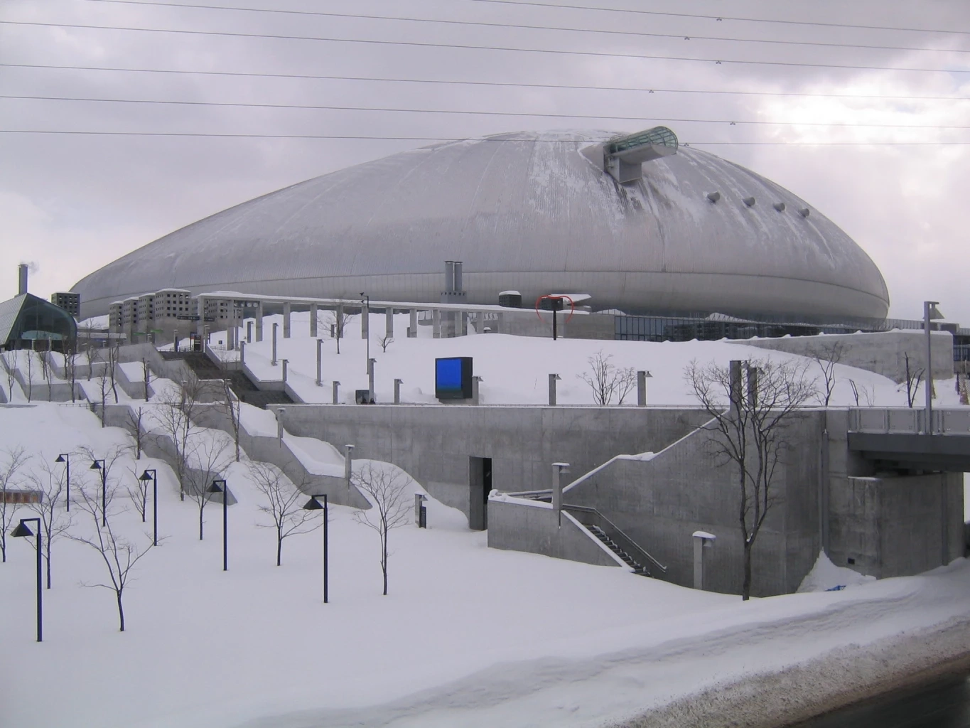 สนาม ซัปโปโร โดม ของทีม กอนซาโดเล่ ซัปโปโร่ ที่เต็มไปด้วยหิมะในฤดูหนาว