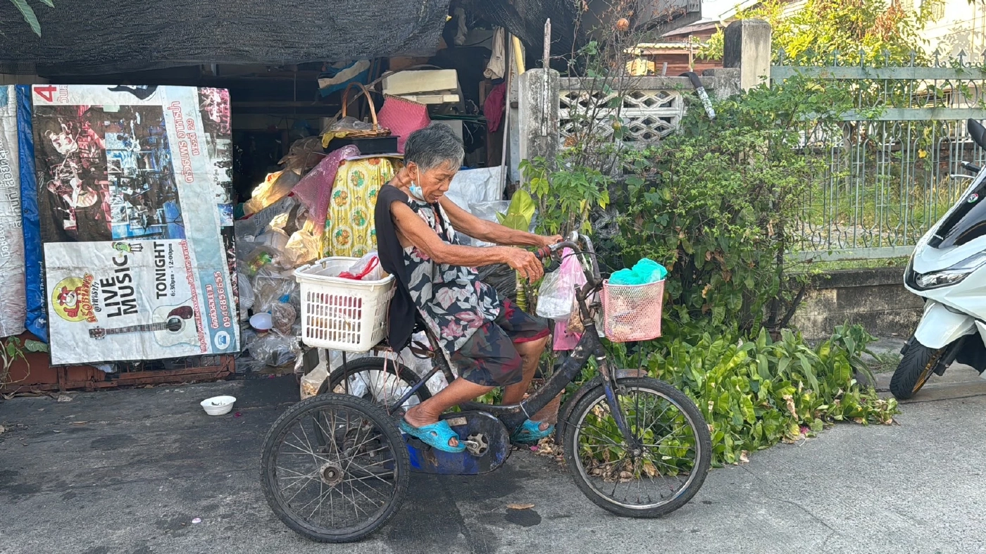 สาวโพสต์ tiktok เจอยายนั่งหลับบนจักรยานสามล้อบนถนนกลางดึก