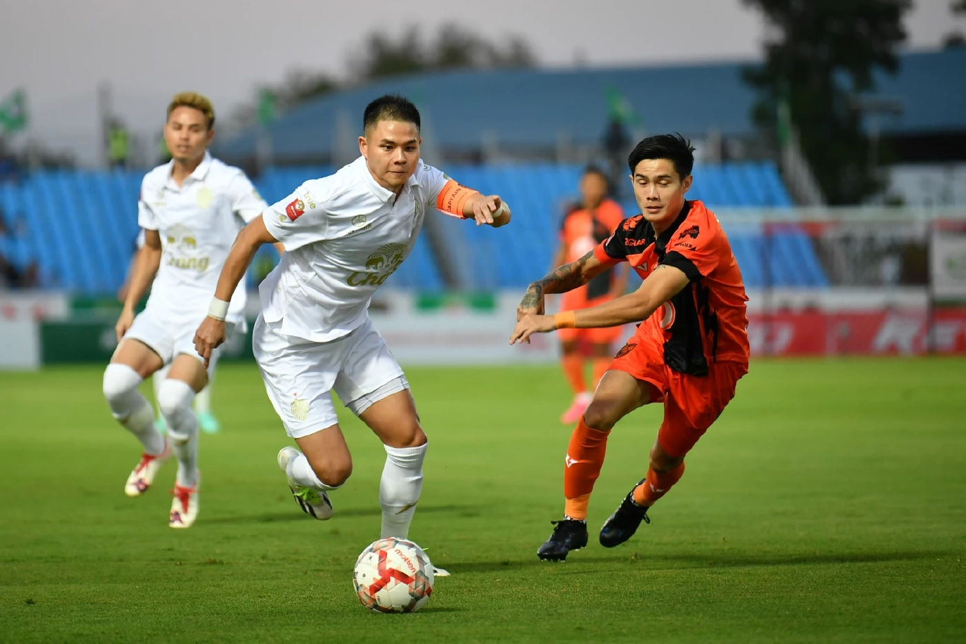 "บุรีรัมย์" บุกเฉือน "ประจวบ" 2-1 ศึกลูกหนังไทยลีกนัดตกค้าง