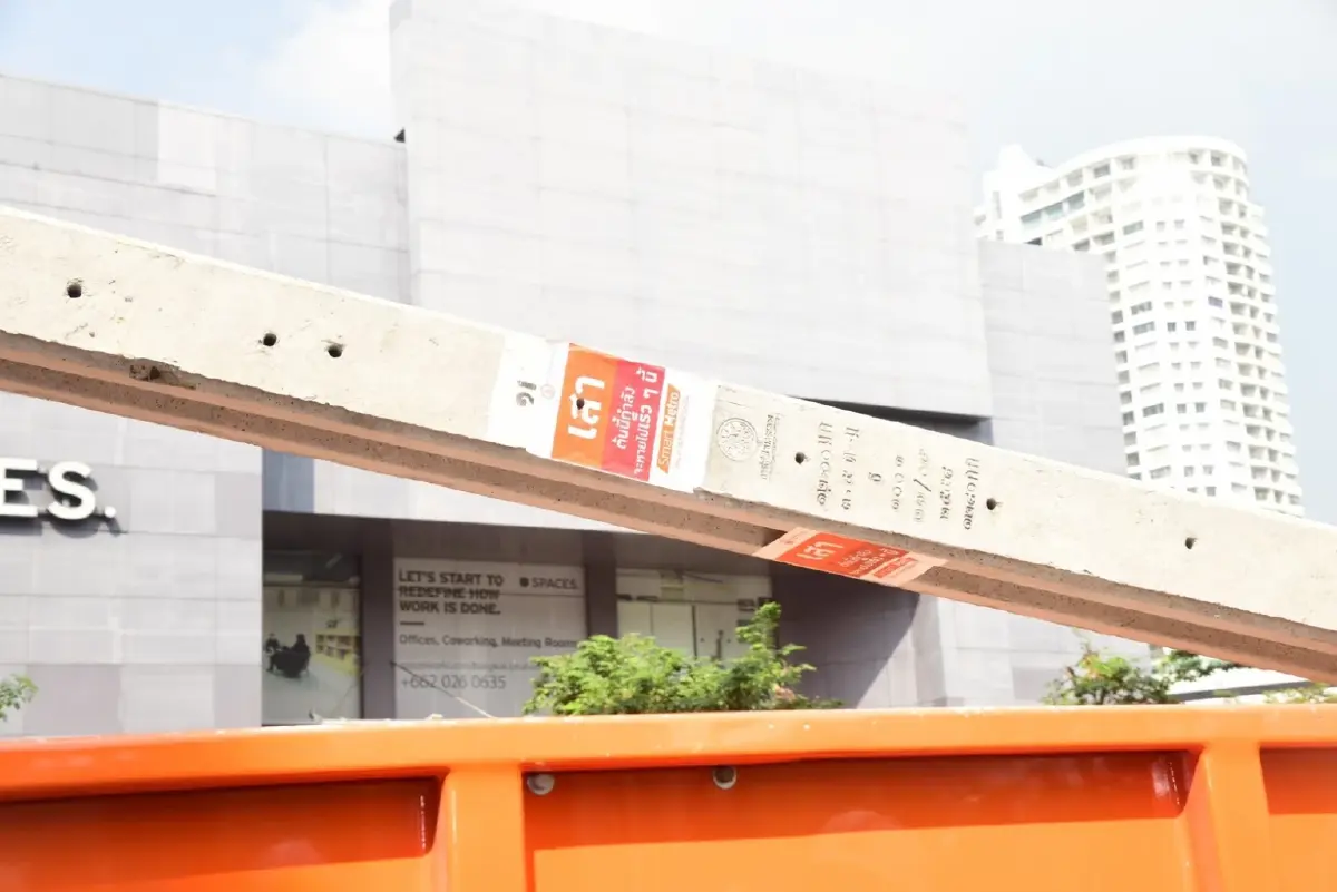มท.1 ร่วมรื้อเสาไฟฟ้าต้นสุดท้าย พร้อมเนรมิตพหลโยธิน ถนนสวยไร้เสาสาย