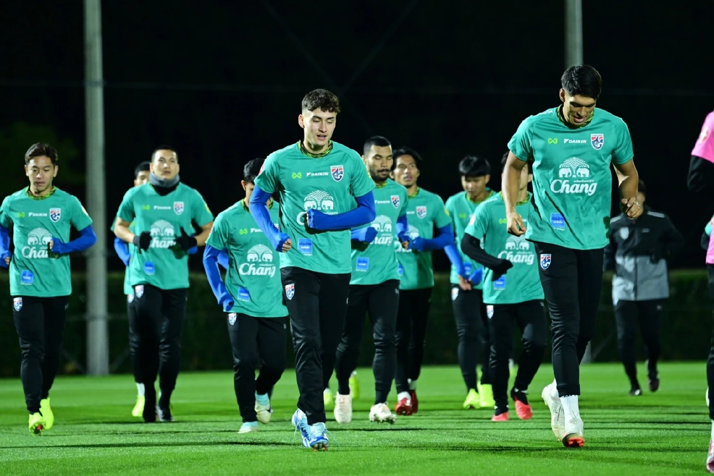 "ทีมชาติไทย" ซ้อมมื้อแรกหลังถึงญี่ปุ่น "อิชิอิ" เลือก "ธีราทร" กัปตันทีม