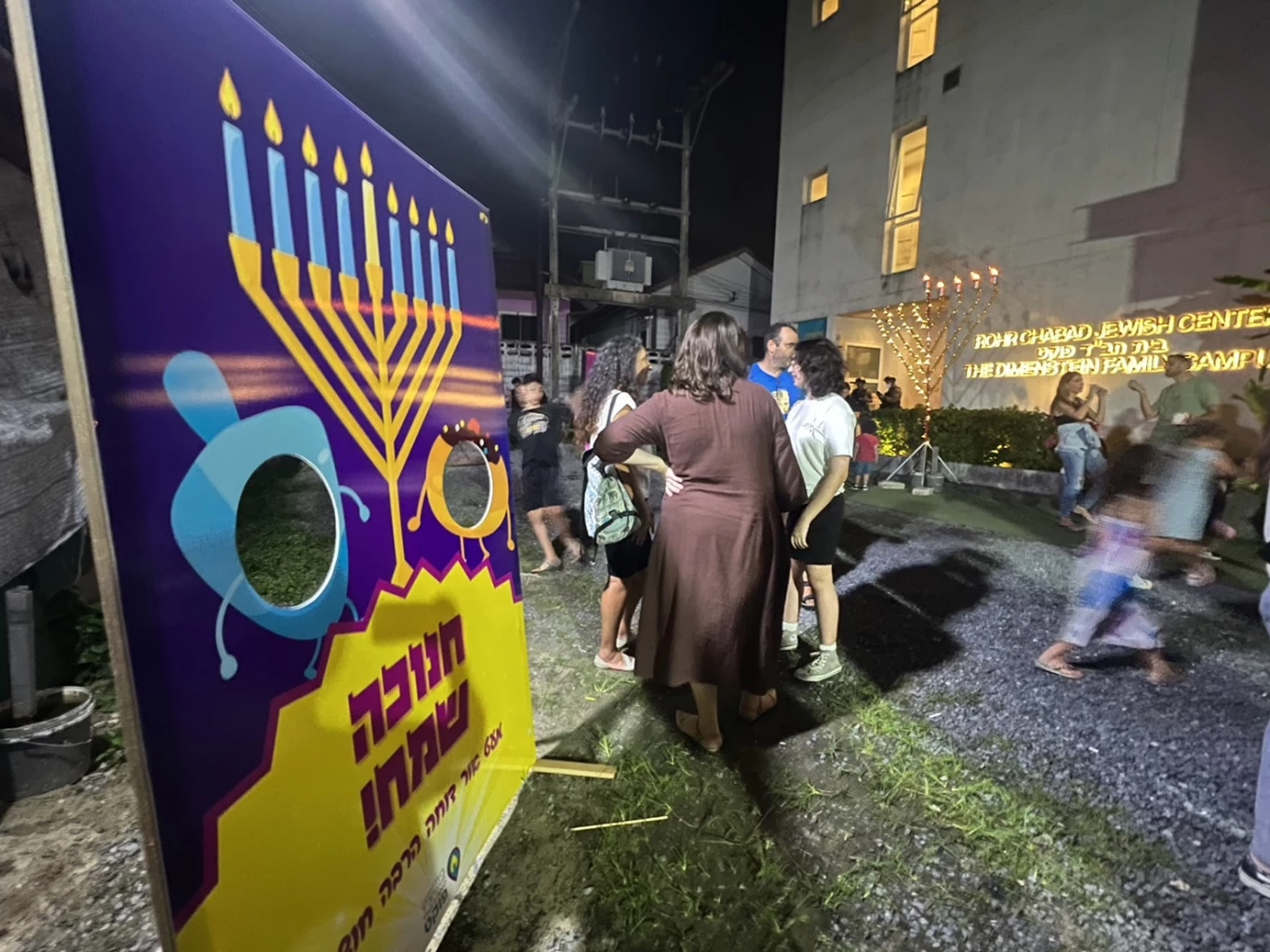 นทท.อิสราเอลภูเก็ตนับ 100 เฉลิมฉลองเทศกาล “ฮานุกกะห์” คึกคัก