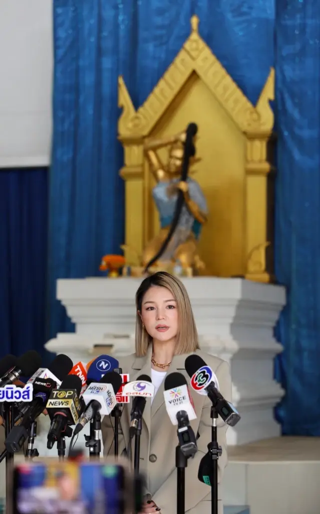 สู้ต่อ! "มาดามเดียร์" ขอทำตามฝันชิงหัวหน้าปชป. "เฉลิมชัย" ยังกั๊กขอคุยก่อน