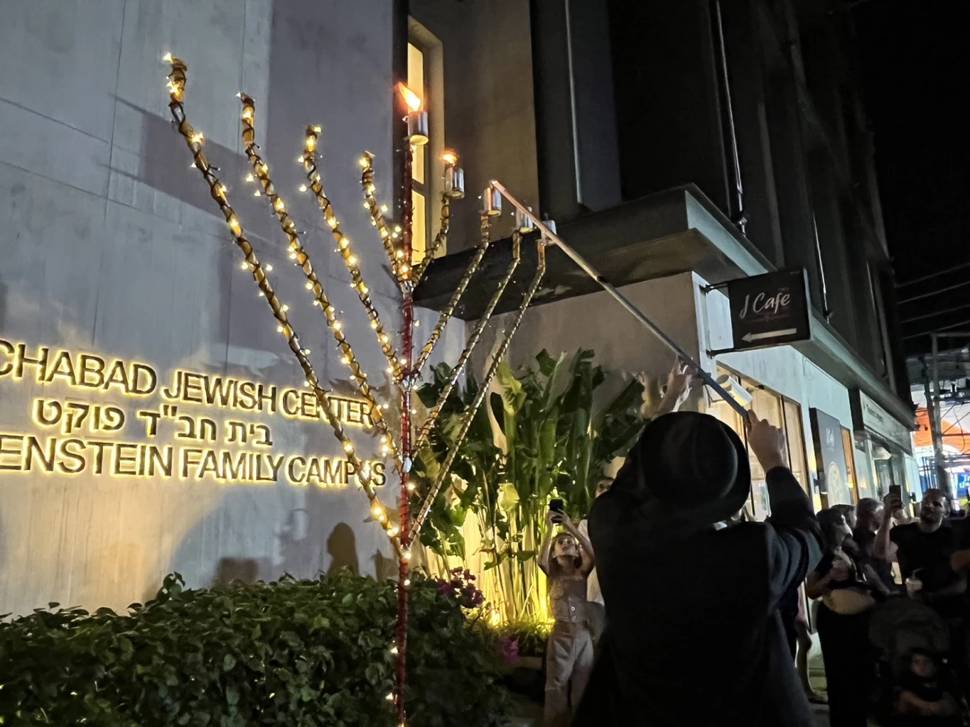 นทท.อิสราเอลภูเก็ตนับ 100 เฉลิมฉลองเทศกาล “ฮานุกกะห์” คึกคัก