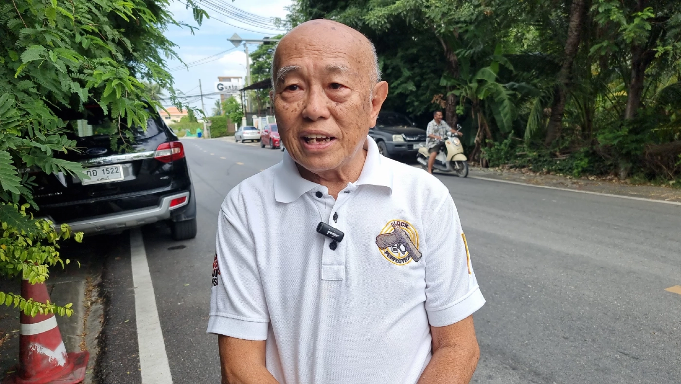 เพจดังโพสต์ภาพถนน ย่านนนทบุรี ลาดยางหนาไม่ถึง 5 ซม.ไม่ตรงตามป้ายโครงการบอก