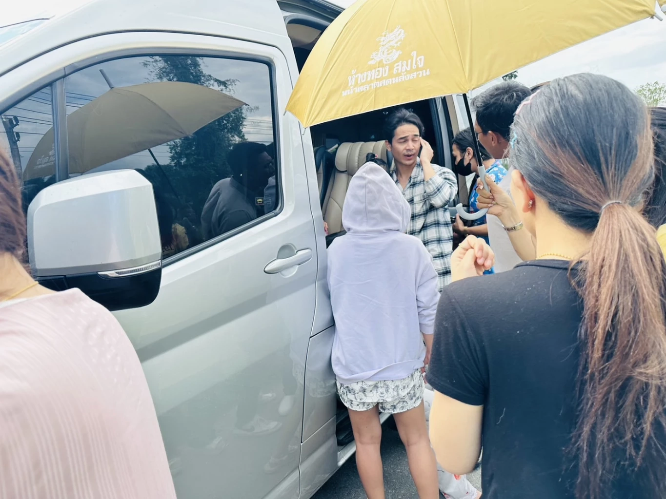 "เจนนี่" เล่าอาการบาดเจ็บหลังรถคว่ำ ด้าน "ยิว"สามีเผยความรู้สึกใจแทบสลาย