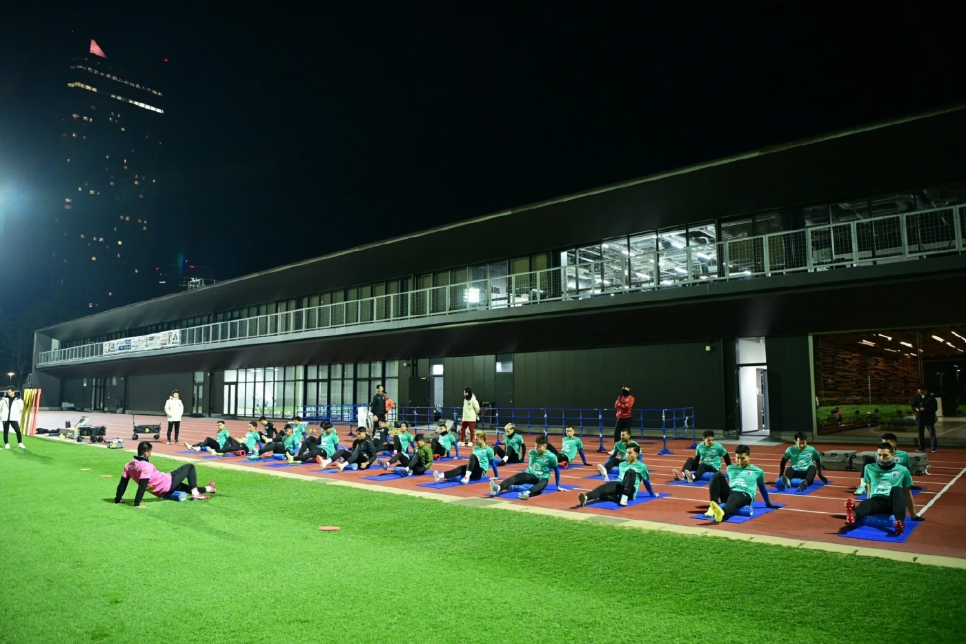 "ทีมชาติไทย" ซ้อมมื้อแรกหลังถึงญี่ปุ่น "อิชิอิ" เลือก "ธีราทร" กัปตันทีม