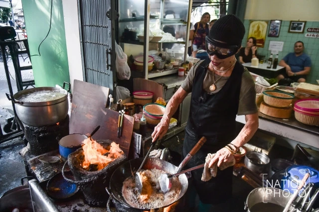 เปิดใจ "เจ๊ไฝ" ในวัย 80 ร้านนี้ไม่มีคนสืบทอด จะไม่ปิด...ต่อเมื่อยังมีแรงไหว