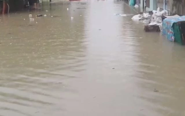 "นายกฯ" ห่วงน้ำท่วมภาคใต้ ส่ง รมช.มท. ลงพื้นที่ดูแล เร่งช่วยเหลือประชาชน