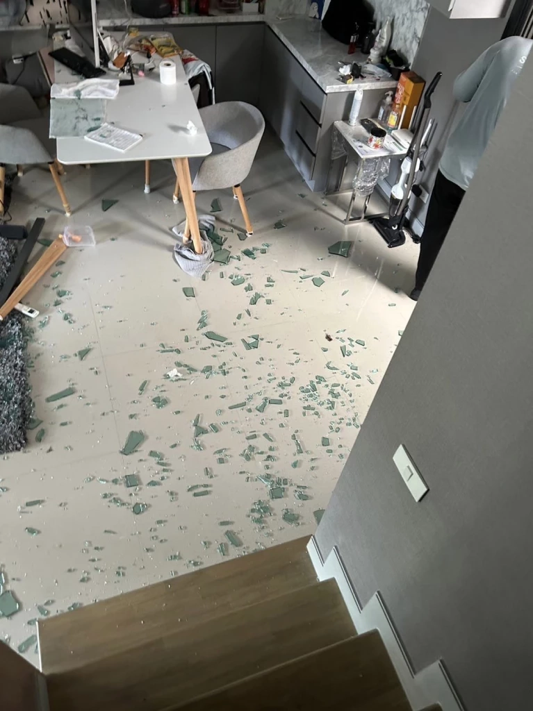 หนุ่มสุดช็อก! เรียกช่างบริษัทดัง มาซ่อมตู้เย็น เกิดระเบิดบ้านพังยับ