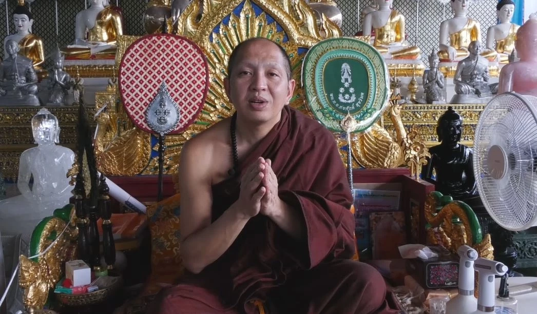 "ครูบาอริยชาติ" เกจิดังล้านนา อวยพรปีใหม่ 2567 พร้อมเตือนสติ "เมาไม่ขับ"