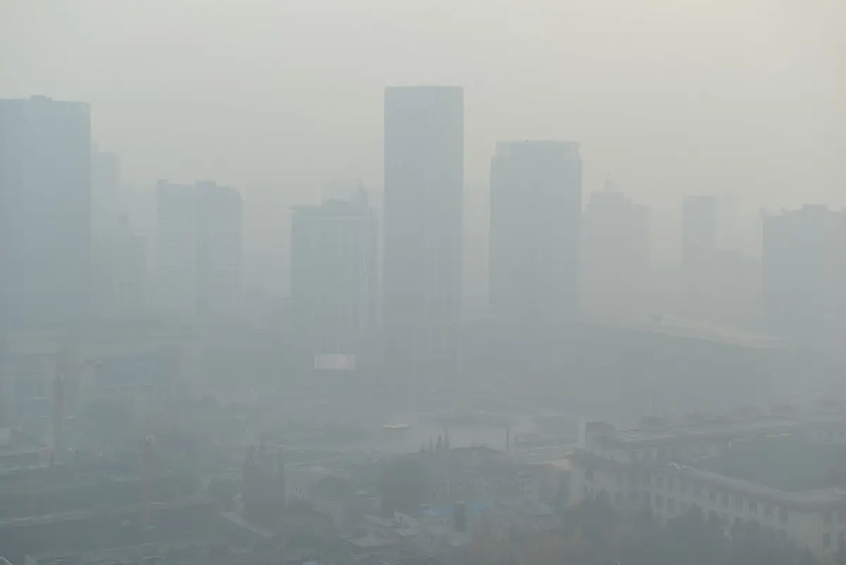 ถึงเวลาใส่หน้ากากหรือยัง? PM2.5 ยังไม่แผ่ว กทม. เกินมาตรฐาน 18 พื้นที่
