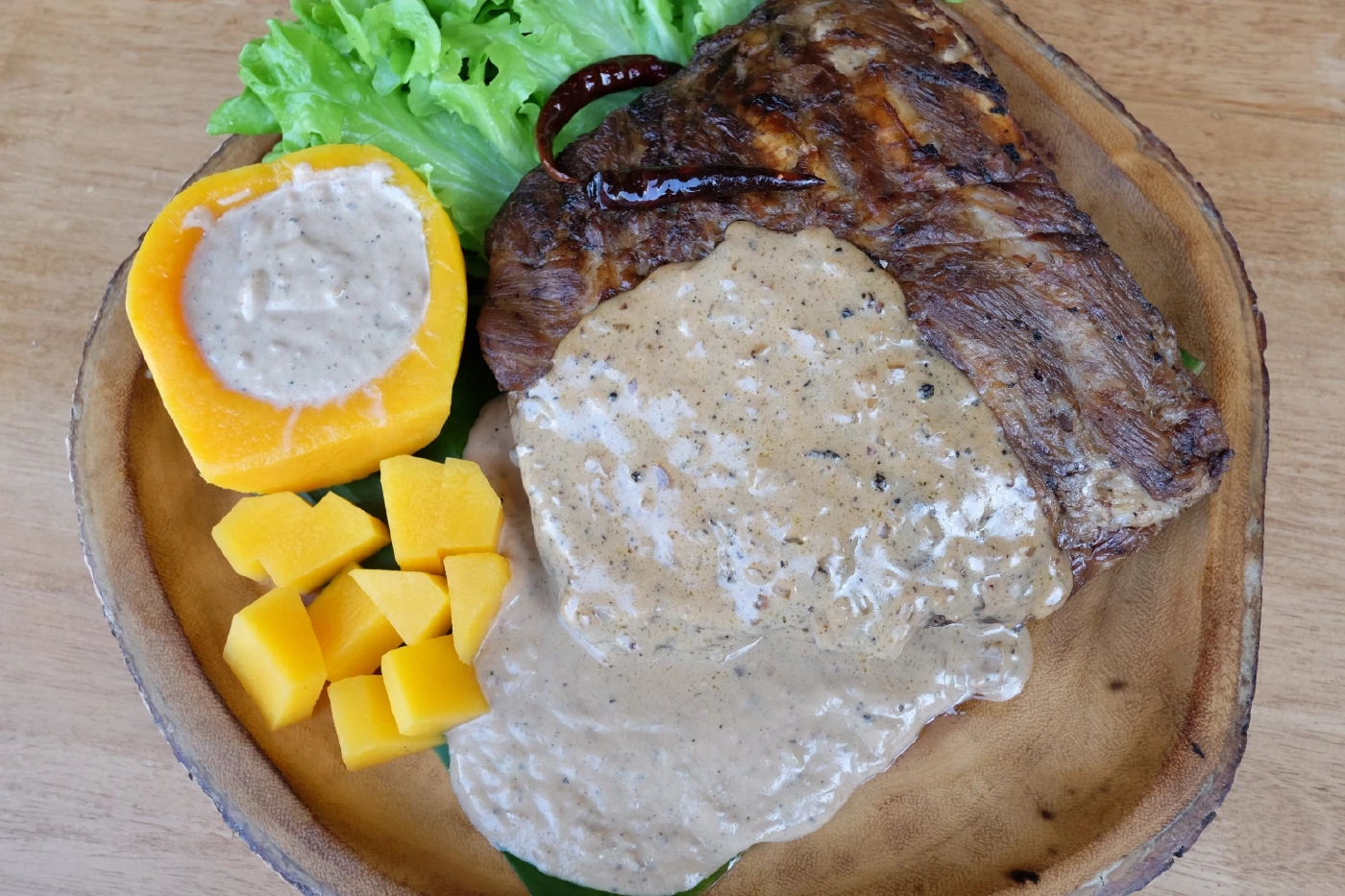 ซี่โครงหมูเอาะปลาร้าซอสเกรวี่ 