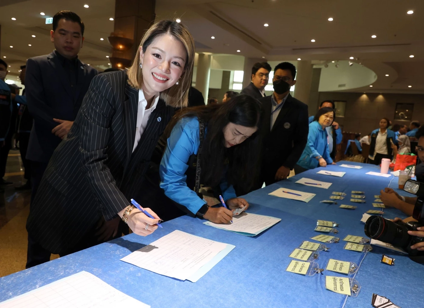 "ชวน" เสียดาย "สาธิต" ลาออก พร้อมเป็นกำลังใจ "มาร์ค-มาดามเดียร์" อย่าวางมือ