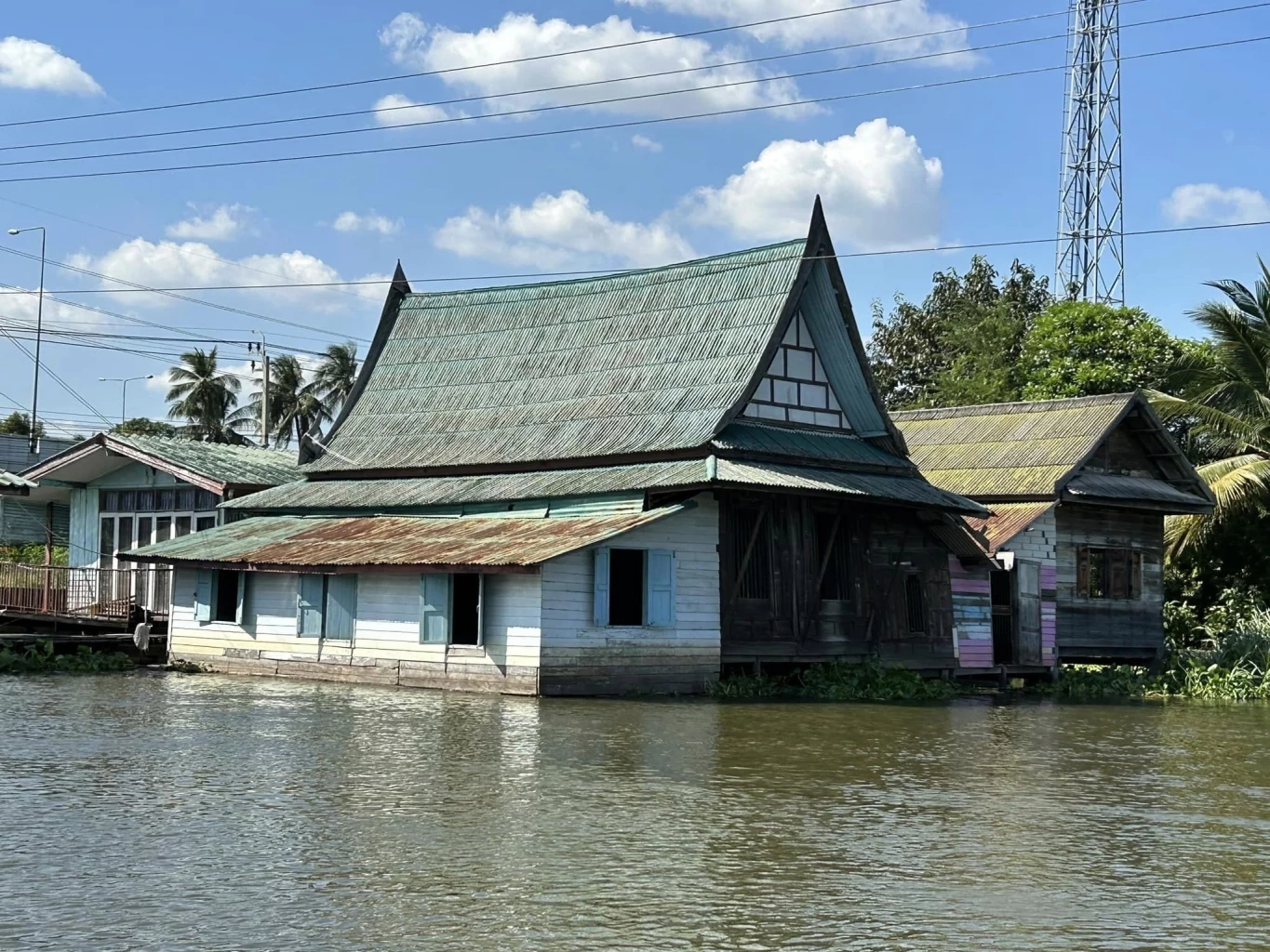 บ้านเรือนริมคลองบางกอกน้อย