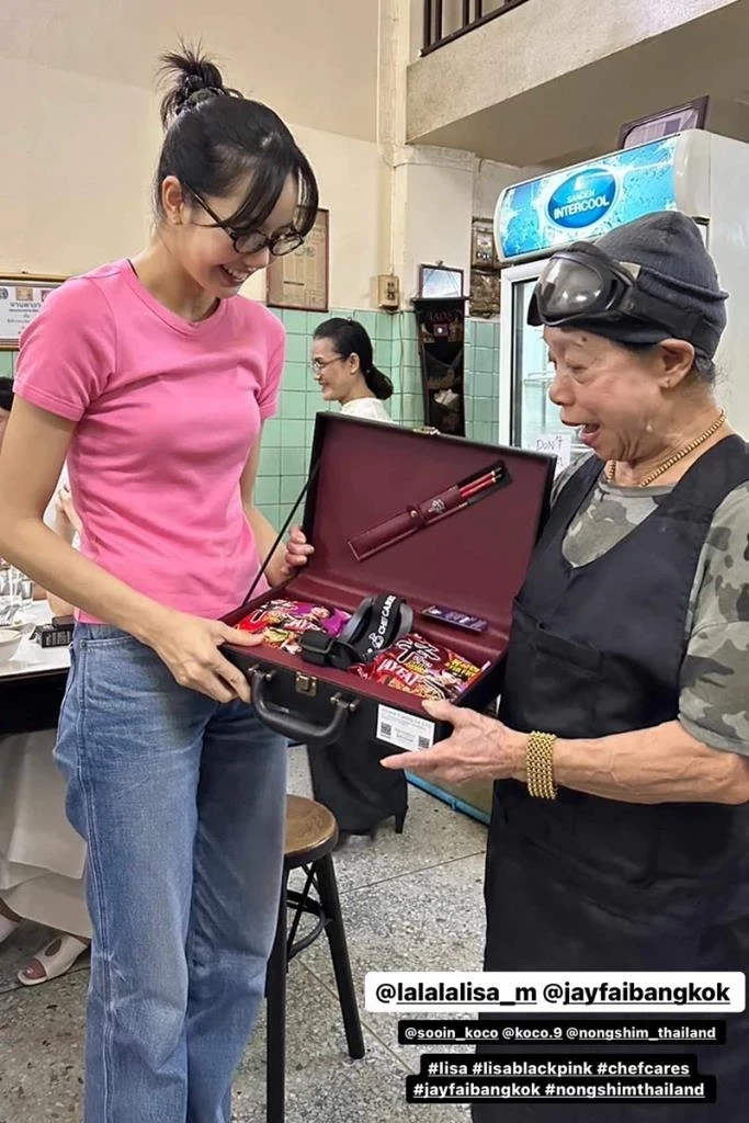 เปิดเมนูเด็ดที่ "ลิซ่า" ติดใจหลังเยือนร้าน เจ๊ไฝ ร่วมยินดีได้มิชลิน 7 ปีซ้อน