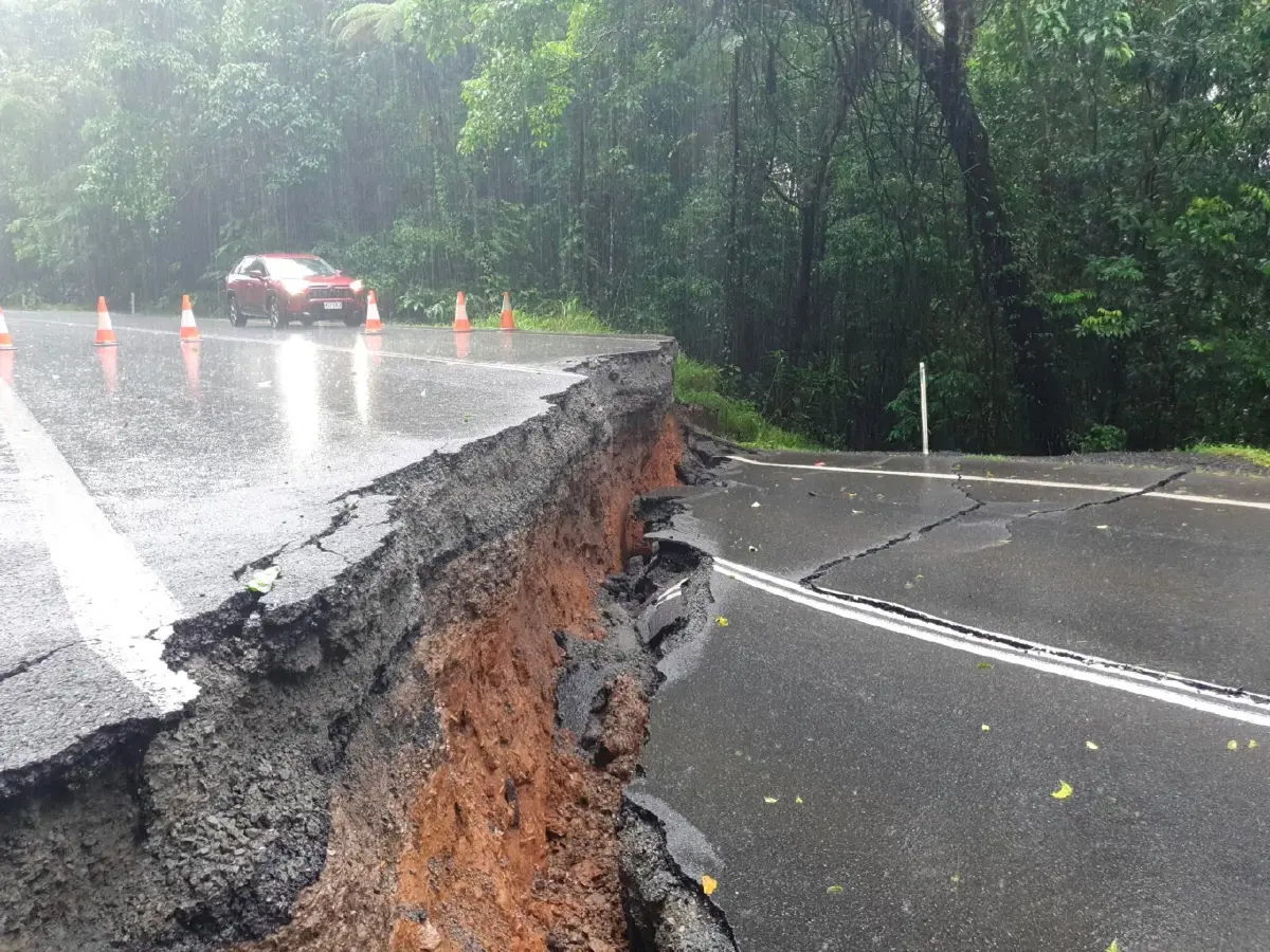 ฝนถล่มควีนสแลนด์จมบาดาลอพยพหลายพันคน จระเข้โผล่ในเมือง
