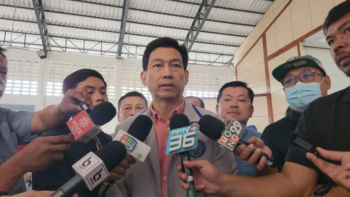 ปานปรีย์ พหิทธานุกร รองนายกรัฐมนตรีและรัฐมนตรีว่าการกระทรวงการต่างประเทศ