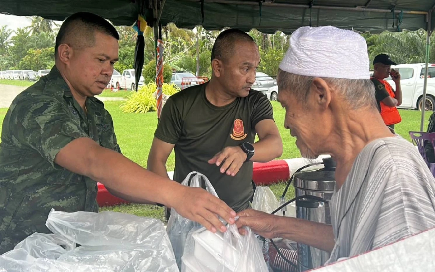 "นายกฯ" ห่วงน้ำท่วมภาคใต้ ส่ง รมช.มท. ลงพื้นที่ดูแล เร่งช่วยเหลือประชาชน