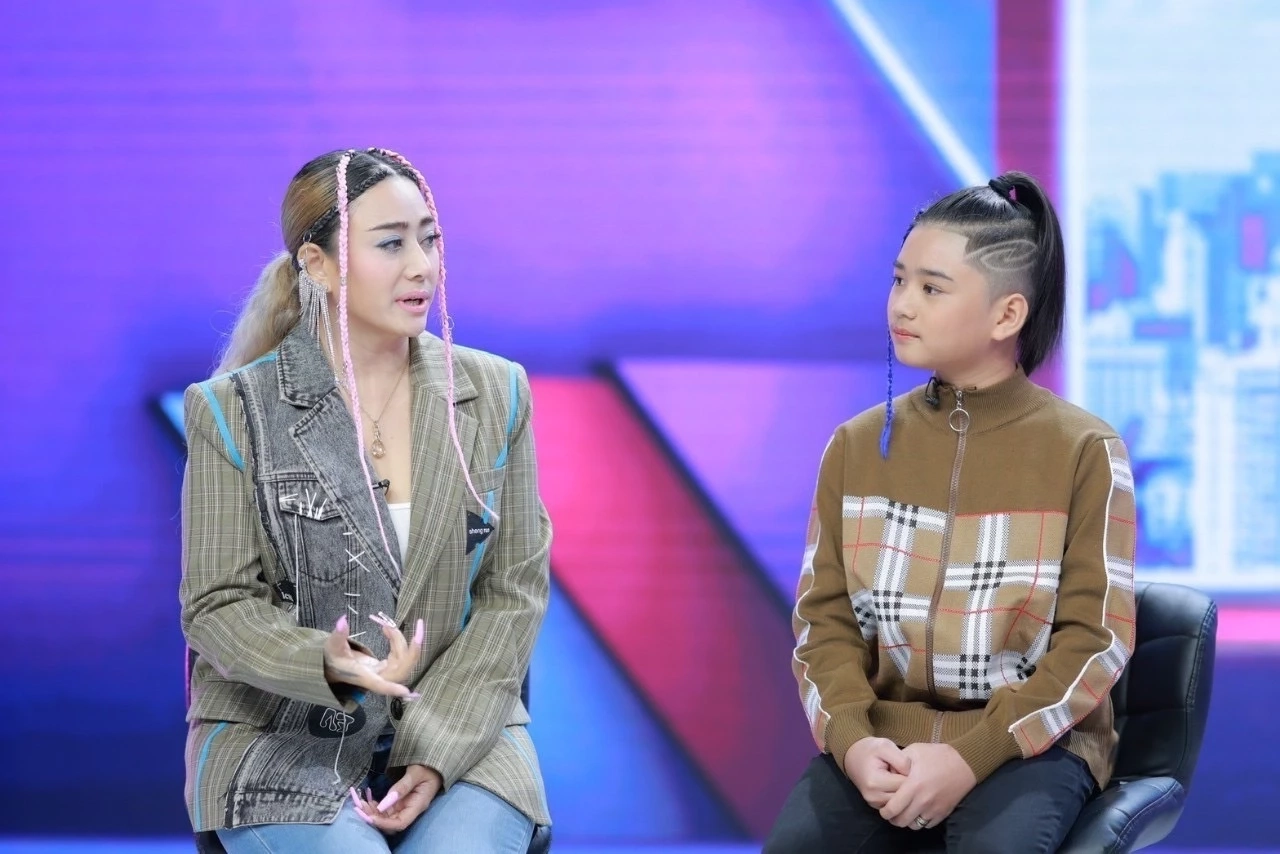 คุณแม่ยังสาว "แอน มิตรชัย" เปิดตัวลูกชายวัย 12 แฟนๆฮือฮาไปมีลูกตอนไหน!