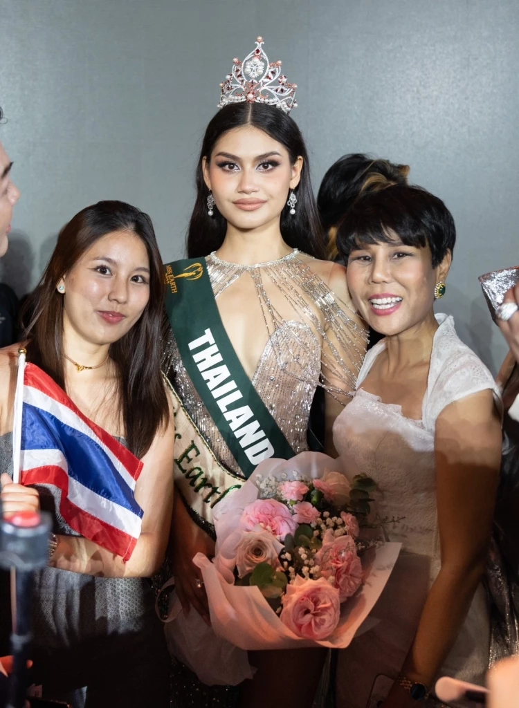 ของขวัญส่งท้ายปี คอร่า เบียลท์ คว้ามงกุฎ Miss Earth Fire 2023