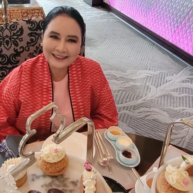 นางกาญจนี วัลยะเสวี แม่ยกพรรคประชาธิปัตย์ (ปชป.)