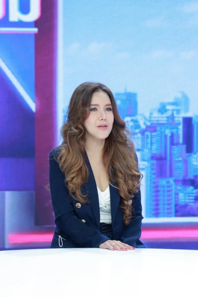 เปิดหน้าใหม่ "ต้อม รชนีกร" แฟน ๆ ตะลึง ทำไมคล้าย "แอนนา ทีวีพูล" (คลิป)