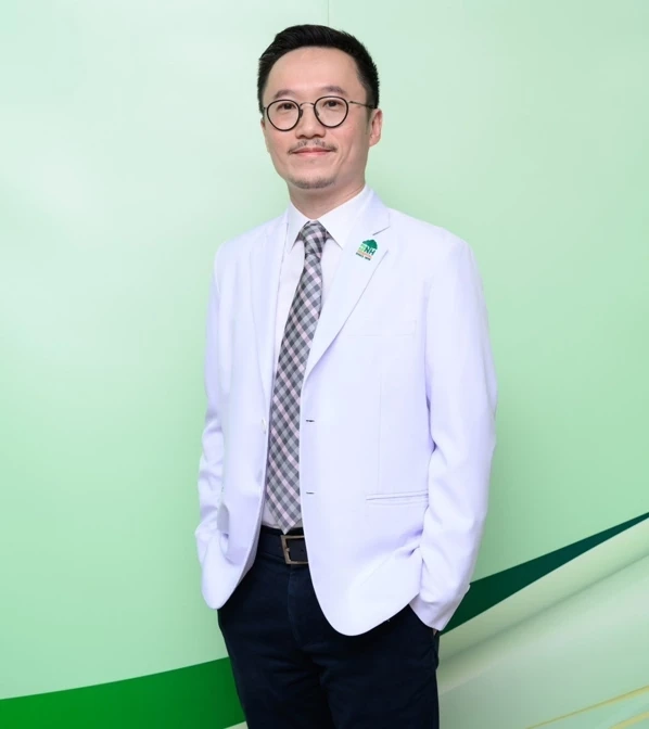 นายแพทย์สรรชัย วิโรจน์แสงทอง 