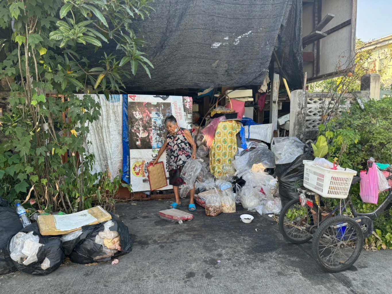 สาวโพสต์ tiktok เจอยายนั่งหลับบนจักรยานสามล้อบนถนนกลางดึก