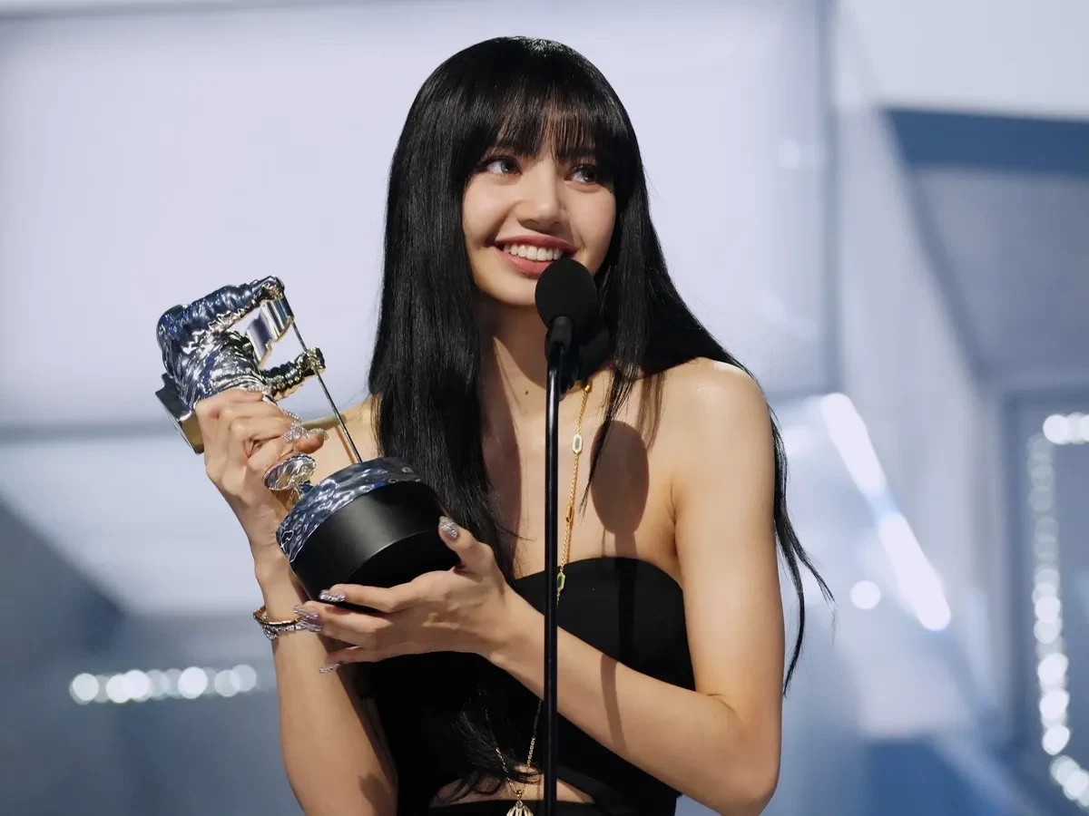 Guinness World Records ยกย่อง "ลิซ่า" เธอคือที่สุดของปีและในประวัติศาสตร์