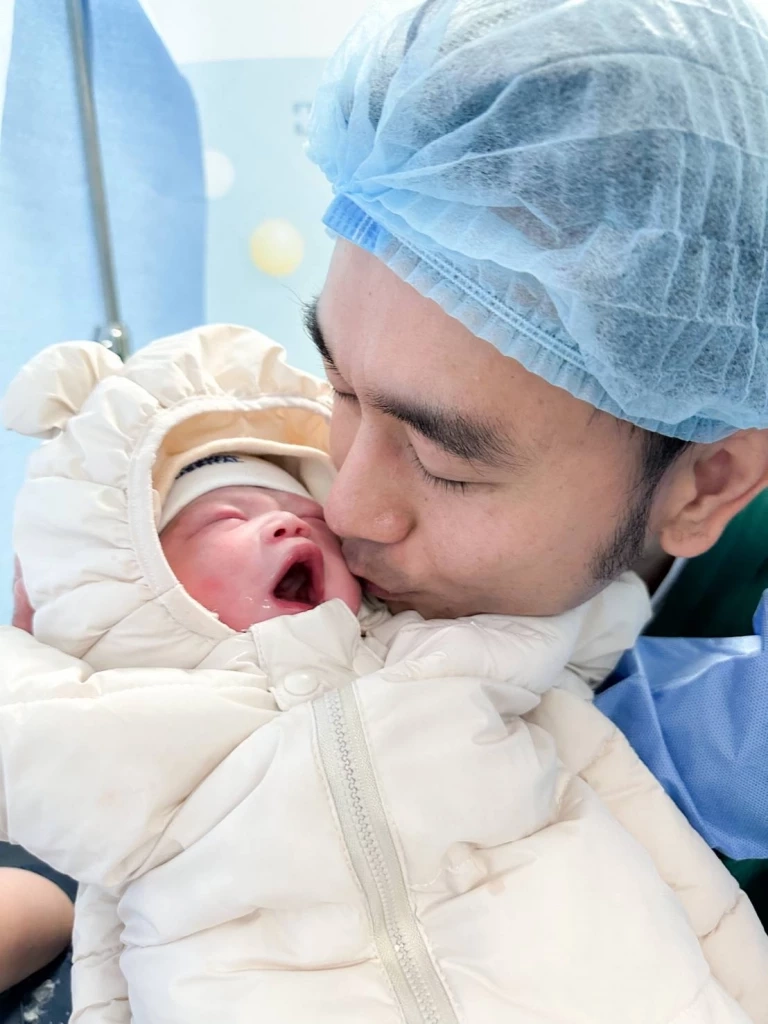 คุณพ่อป้ายแดง เต๊ะ ศตวรรษ น้ำตาไหลได้เห็นหน้า น้องยาดาห์