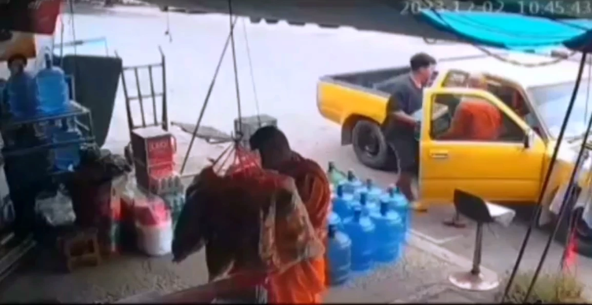 พระซื้อเบียร์แก้บน 'หลวงพ่อเคลือบ' ขอโทษรู้เท่าไม่ถึงการณ์