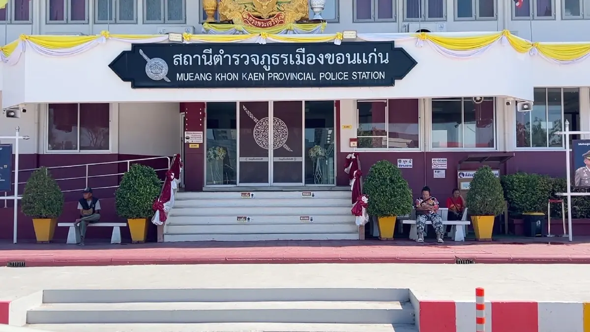 "สมรักษ์" ดอดพบตำรวจให้ปากคำเพิ่ม คดีสาว 17 ปี อ้างพอรู้อายุก็ปฏิเสธหลับนอน