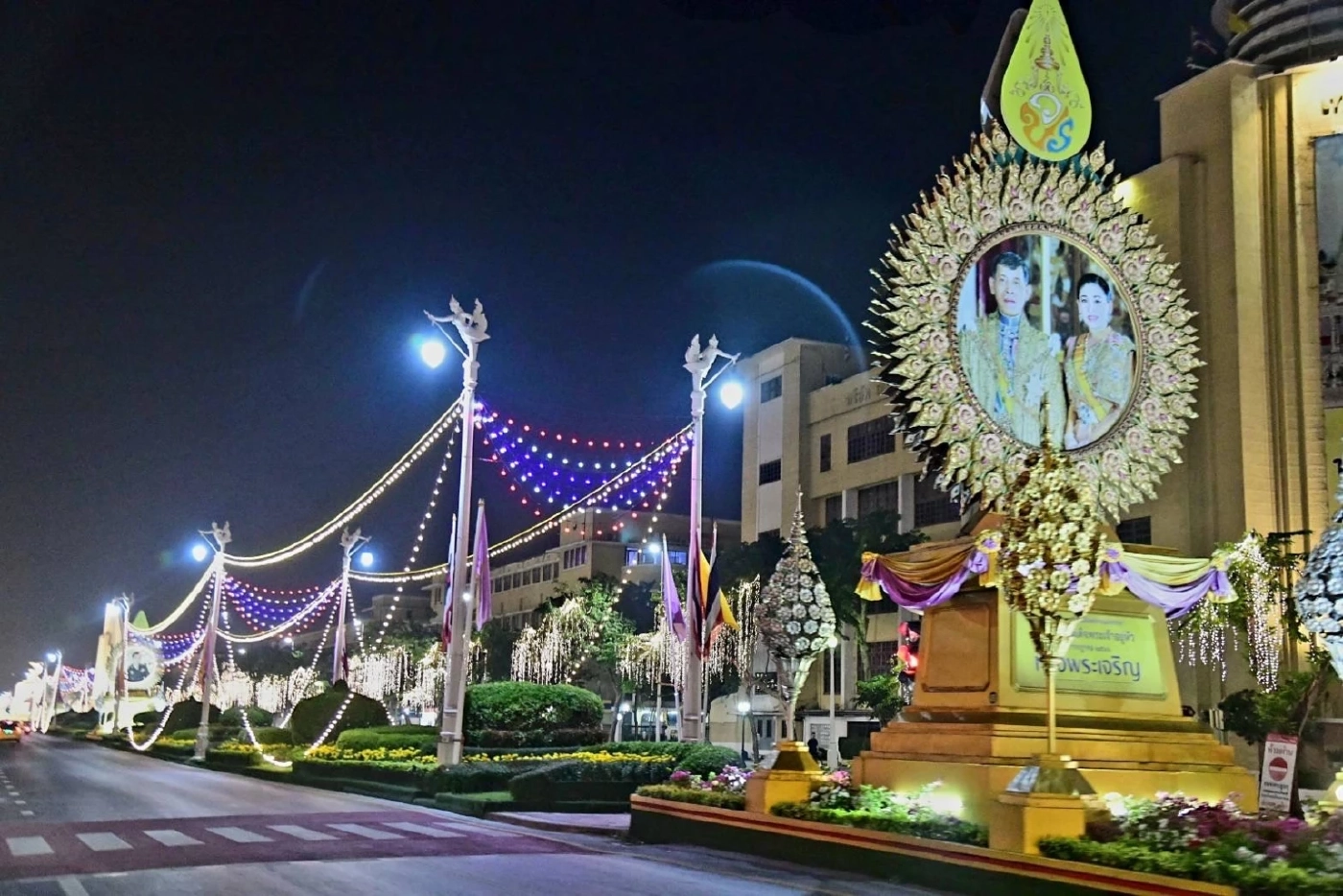 ผู้ว่าการ MEA ลงพื้นที่ตรวจการติดตั้งไฟประดับปีใหม่ ถนนราชดำเนิน