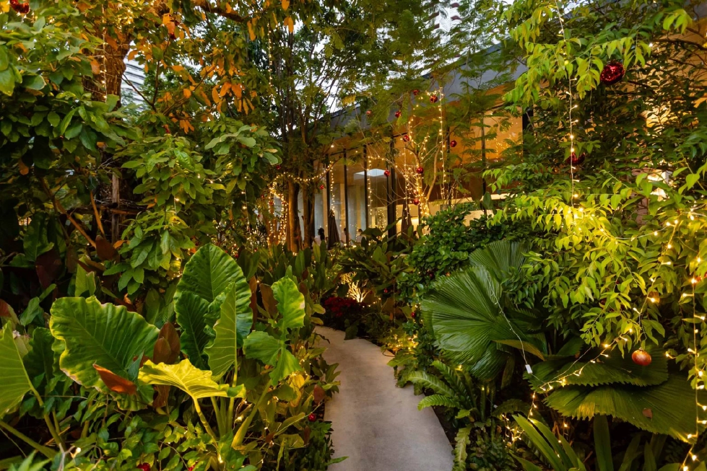 ช้อปปิ้งกินดื่มเที่ยว ในบรรยากาศสวนป่าใจกลางสุขุมวิทที่ “Yard 49”