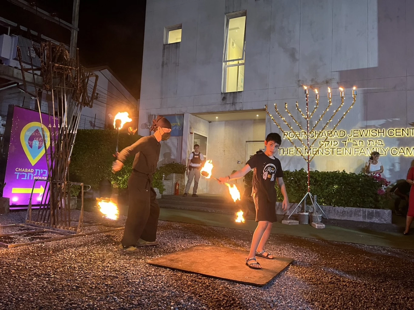 นทท.อิสราเอลภูเก็ตนับ 100 เฉลิมฉลองเทศกาล “ฮานุกกะห์” คึกคัก