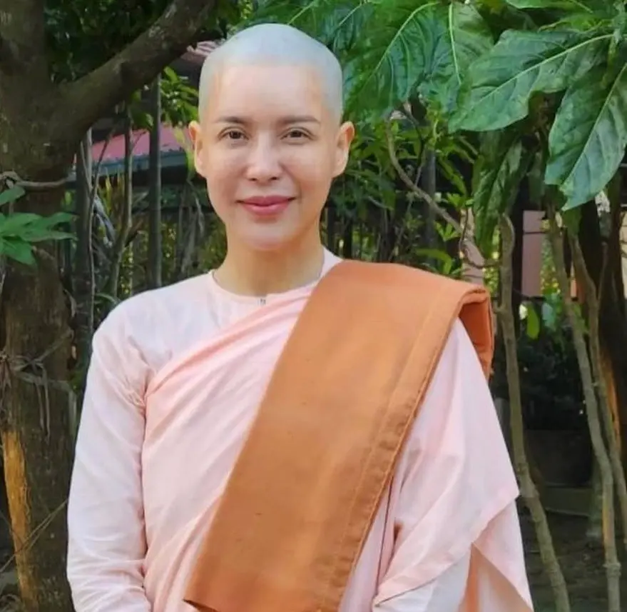แฟน ๆ ร่วมอนุโมทนา กิ๊ก มยุริญ ปลงผมบวชชีประเทศพม่า