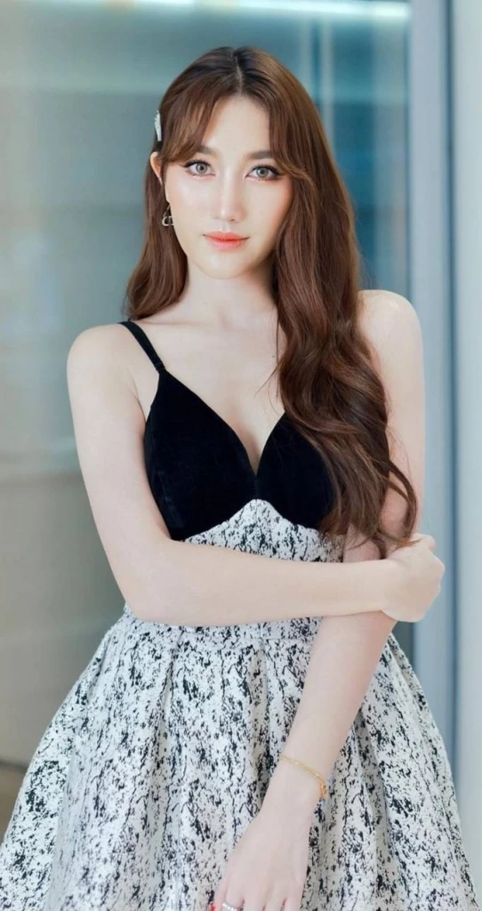 แฟน ๆ แห่ให้กำลังใจ เบสท์ รักษ์วนีย์ หลัง สมรักษ์ คำสิงห์ เจอคดีสาว 17