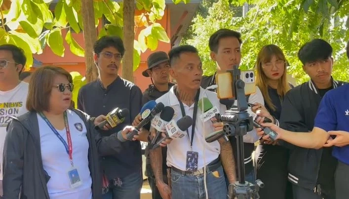 หวิดวุ่น! แฟนคลับไม่พอใจ "ปู่มหามุนี" มอบพวงหรีดให้กำลังใจลุงพล-ป้าแต๋น