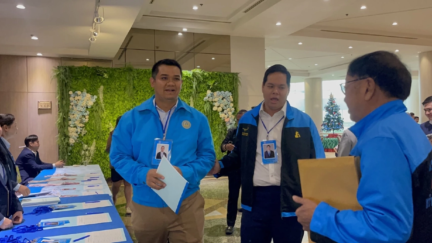 "ชวน" เสียดาย "สาธิต" ลาออก พร้อมเป็นกำลังใจ "มาร์ค-มาดามเดียร์" อย่าวางมือ